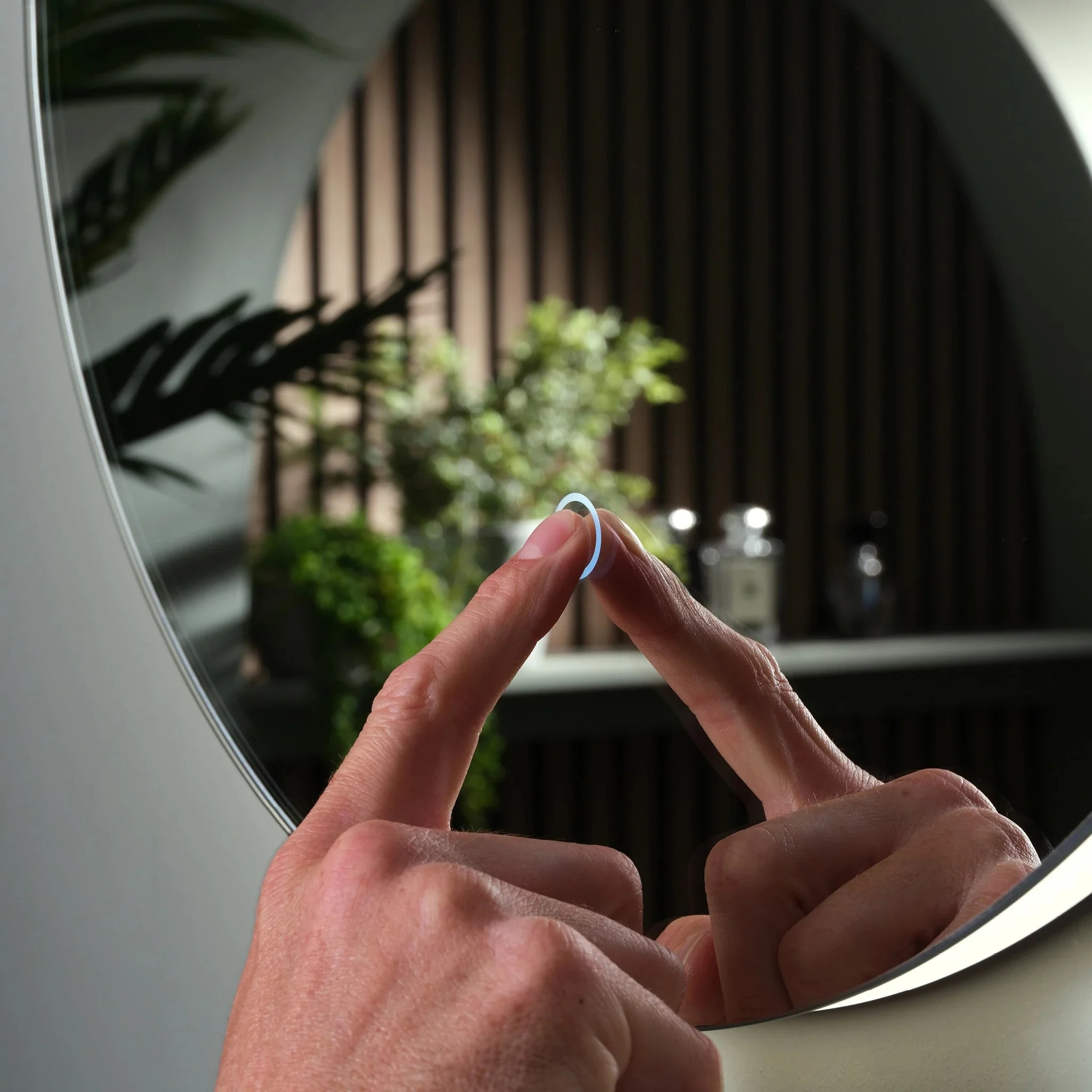 Halo Round LED Bathroom Mirror - Image 3