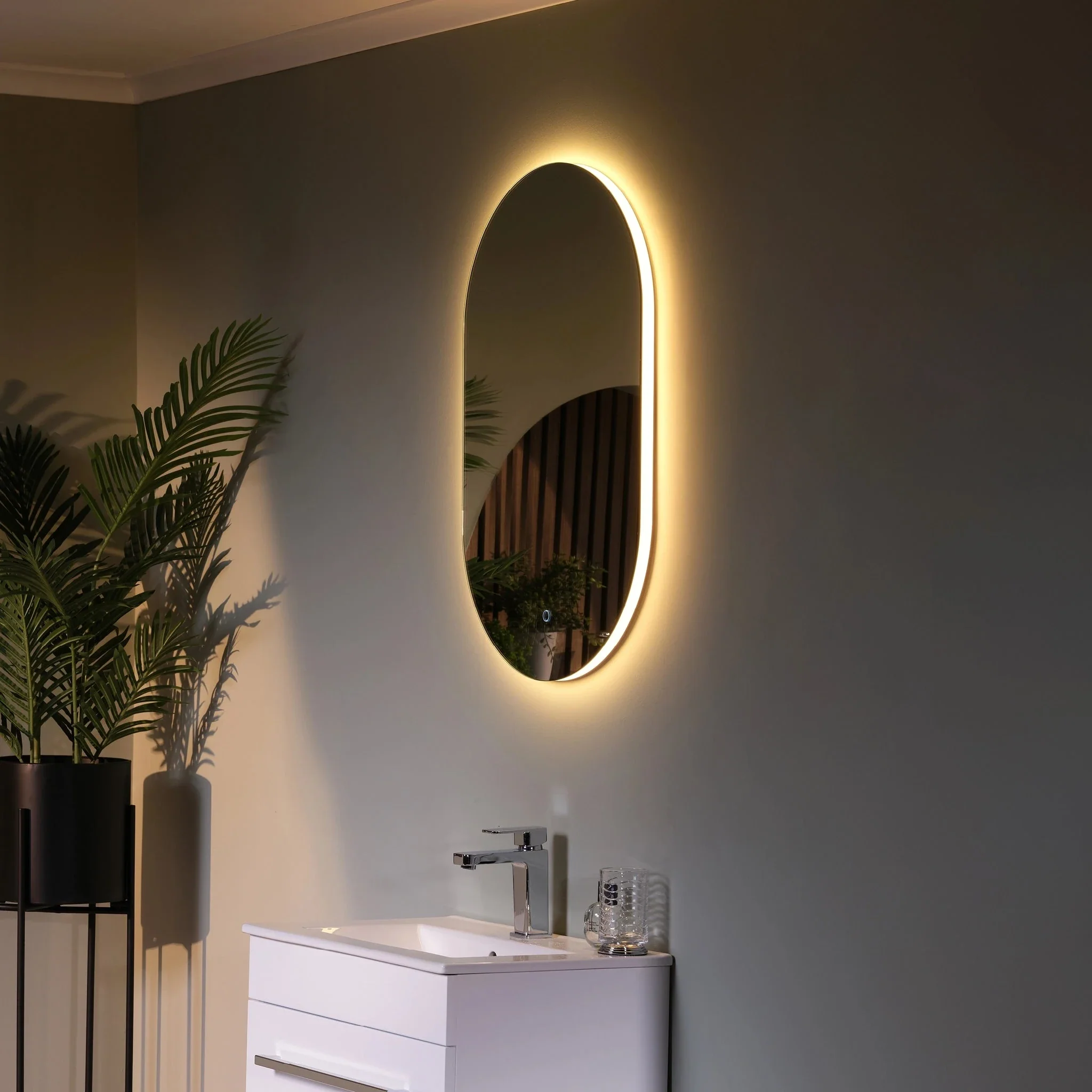 Halo Pill-Shaped LED Bathroom Mirror - Image 9