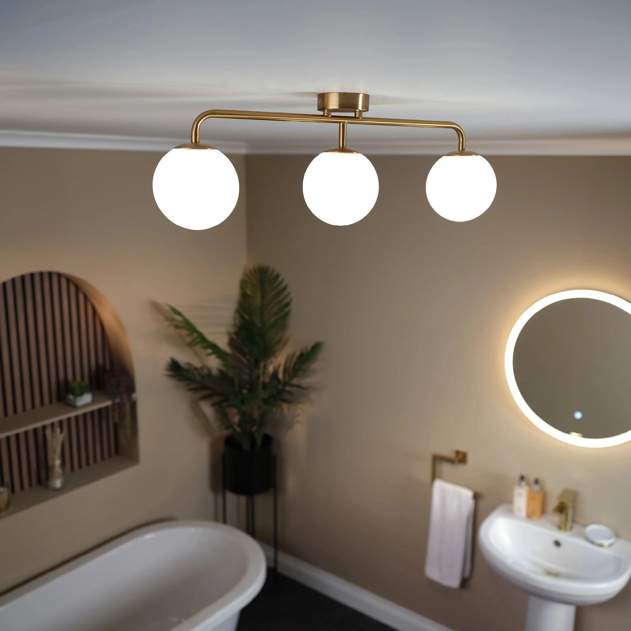 Solara 3 Bar Globe Spotlight - Image 7