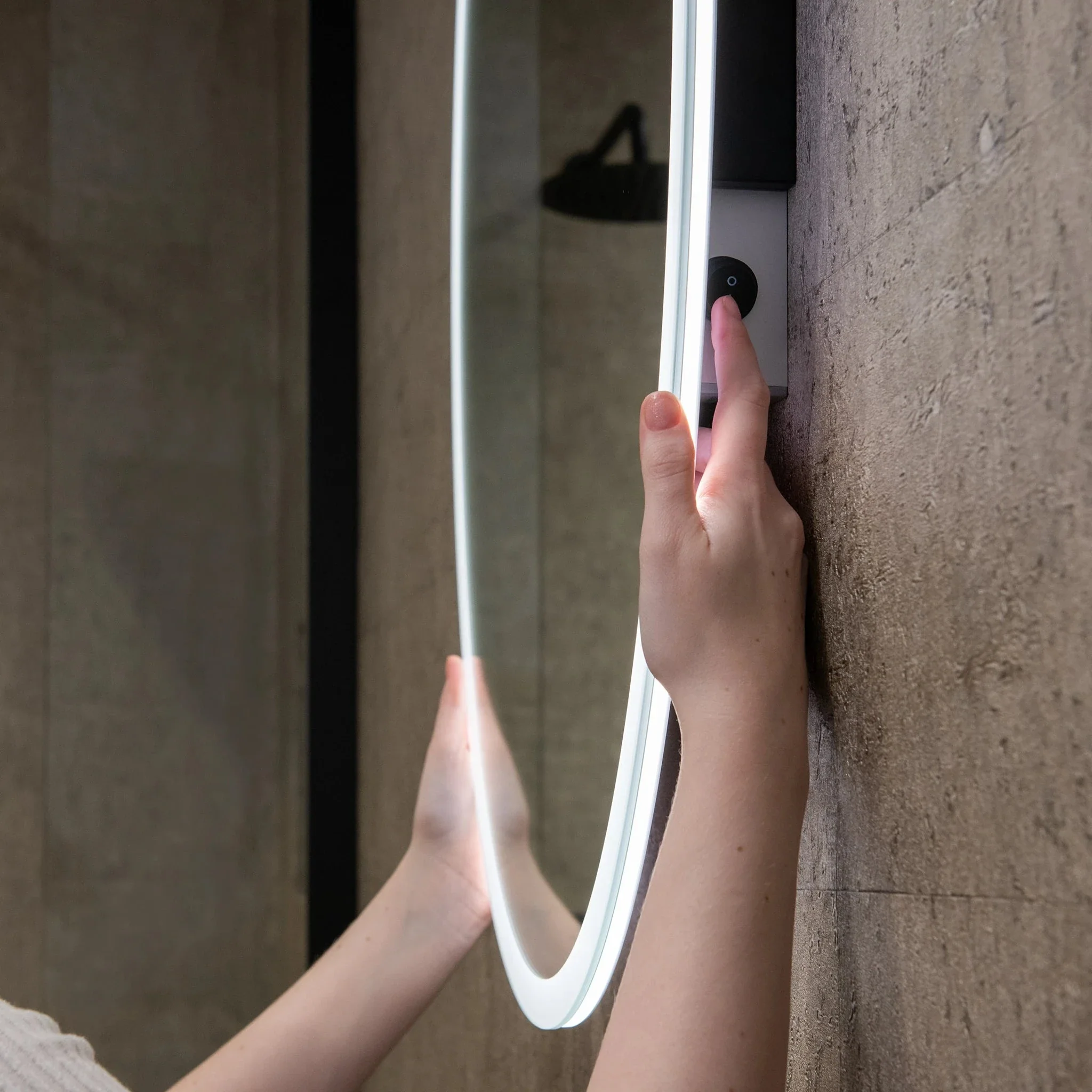 Verve Oval Rechargeable Battery LED Mirror - Image 6